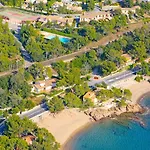 Bungalow De Luxe, New, Top-Of-The-Range Amenities, Air Conditioning, Jacuzzi And Sea View