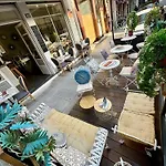 Studio A Louer Au Coeur Du Carre Dor A Nice, Rue Dalpozzo A 150 Metres Des Plages