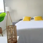 Adorable Studio A 200M De La Mer , Frais , Bien Equipe Et Proche Des Commodites