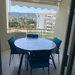Grand 2 Pieces Climatise Dans Residence De Standing Avec Piscine Et Parking Au Bord De La Mer