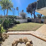 2 Pieces En Rez-De-Villa Avec Beau Jardin Pres Plage