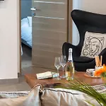 Cozy 2-Br Apartment 1 Min From The Beaches