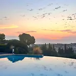 Villa Les Pariades : 8 Prs, 4 Ch, Piscine, Vue Mer