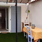 Charmant Studio Avec Terrasse Ombragee