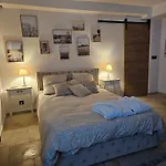 Love Room Cassis