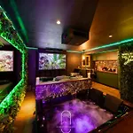 Jungle Love Room Balneo/Cinema By Hc