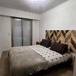 Elegant Air-Conditioned Apartment Near The Beach