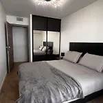 Elegant Air-Conditioned Apartment Near The Beach