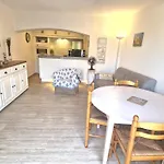 Appartement Climatise Avec Terrasse Et Parking Pres Du Centre-Ville De Sainte-Maxime - Fr-1-780-84