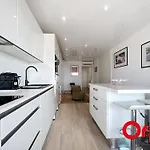 Studio Renove Avec Terrasse, Climatisation Et Parking A Menton - Fr-1-647-42
