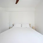 Bright 1-Br Apartment Walk To The Beach