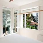 Bright 1-Br Apartment Walk To The Beach