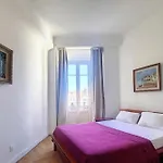 Bright Air-Conditioned Flat In The City Centre