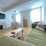 2 Bedroom Apartment With Ac