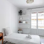 Le Connemarra Avec Balcon, Lumineux Et Calme A Cote Du Centre