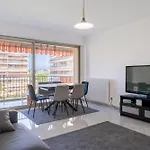 Spacieux 3 Pieces Avec Piscine Et Tennis