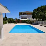 A13 - 1 Bdr Garden Floor Fontonne - Ac, Pool & Parking