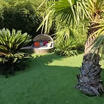 Haut De Villa A 700 Metres De La Plage, Totalement Independant Et Accessible Par Un Escalier Exterieur