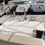 Bateau Tout Confort Au Port De Monaco