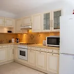 Spacious Studio 4 Minutes Walk From The Beaches