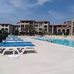 Appartement T2 Avec Piscine A 100 M De La Plage