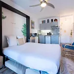 Le Festif Splendide Studio Avec Loggia Au Carre D'Or, Une Joie Speciale Pour Deux