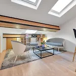 Le Napoleon Chic Et Moderne, L'Endroit Parfait Au Coeur De La Banane