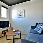 Centre Ville Grand Studio Neuf Climatise +Balcon