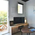 Centre Ville Grand Studio Neuf Climatise +Balcon