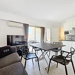 2P Between Croisette Beaches And Antibes Street