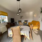 06Cg Beautiful 2 Bedroom Apartment - Garden