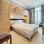 Beautiful 2 Bedroom Bourgeois Style Antibes 333