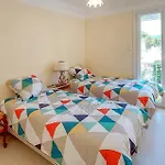 Stunning Apartment In Carqueiranne With Wifi