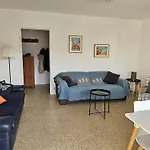 Confortable 2 Pieces Au Lavandou Avec Balcon, Clim Et Acces Piscine - Fr-1-308-120