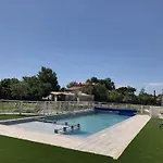 Spacious Maisonette Near The Beach