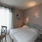 Neat Apartment With Dishwasher