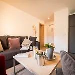Stylish Apartment With Balcony Or Terrace