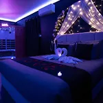 La Nuit Des Secrets Love Room 4 Etoiles Avec Jacuzzi Et Sauna