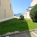 Studio Au Bord De Mer Tout Equipe Au Calme A La Ciotat