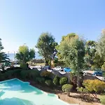 Apartment With Sea View Near The Center