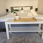 2 Pieces Lumineux, Proche Plage, Parking, Clim, Hippodrome