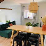 Beautiful Refurbished Cozy Apartment