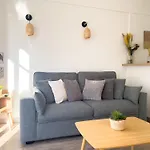 Calme Et Centrale Avec Balcon Ensoleille