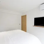 Carlton Area Superb 1 Bedroom