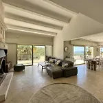 Villa Blanche Pour 8 Personnes Avec Piscine Privee A La Londes-Les-Maures