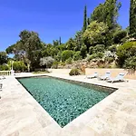 Villa Blanche Pour 8 Personnes Avec Piscine Privee A La Londes-Les-Maures