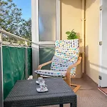 Appartement Lumineux, Balcon, Parking, Proche Mer