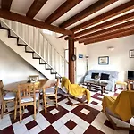 Hyegrasse Villa Pour 6 Personnes A 100 Metres De La Plage Situe Sur Le Port D'Hyeres