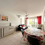 Hyeguy Appartement Pour 3 Personnes En Rez De Jardin Avec Piscine Commune A Giens