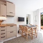 Riviera Prestige - Appartement Calme A 50M De La Plage Avec Terrasse Et Parking